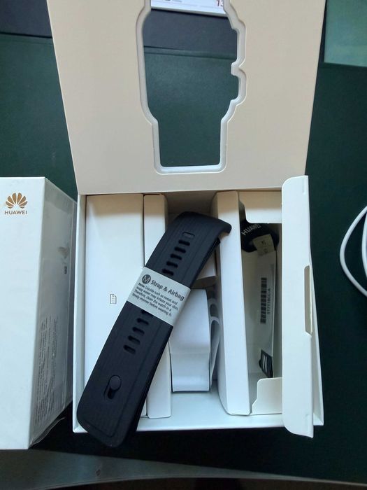 Продавам HUAWEI SMART WATCH D2