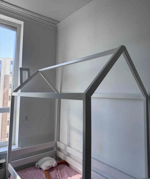 Детская кровать домик