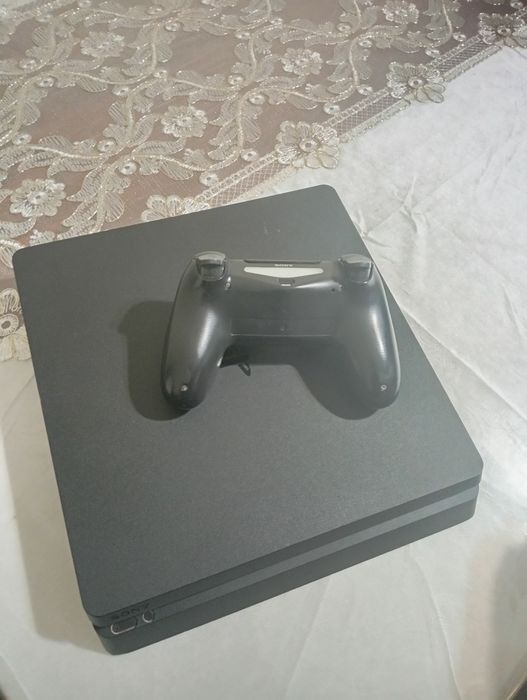Продается playstation 4 slim память 500гб в хорошем состоянии