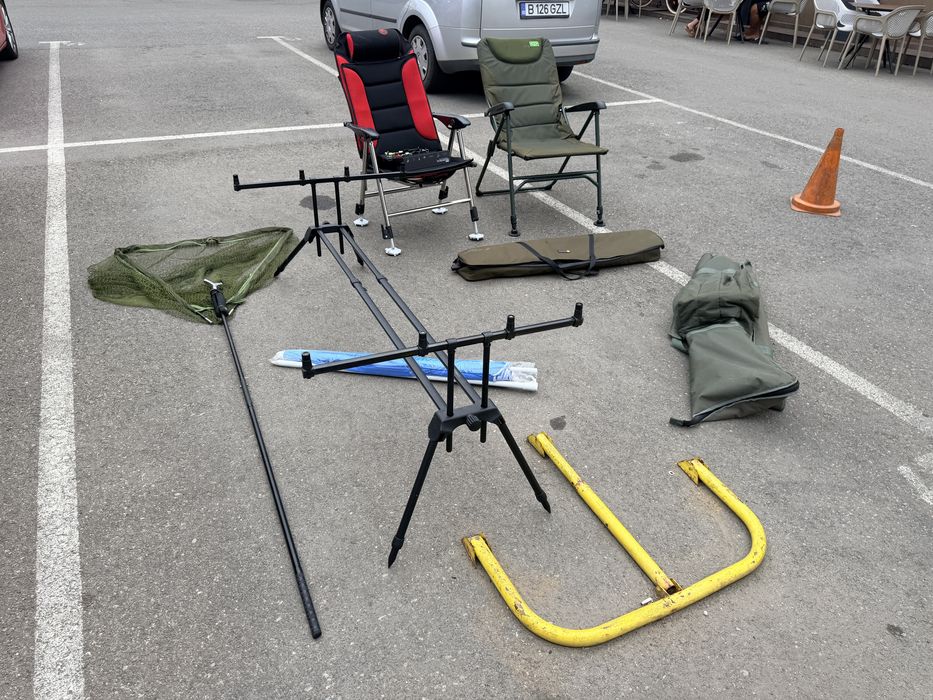 Scule pescuit la crap, Lansete telescopice, Mulinete, 2 undite carbon, 2 scaune umbrela rod pod pret toate 3000 lei