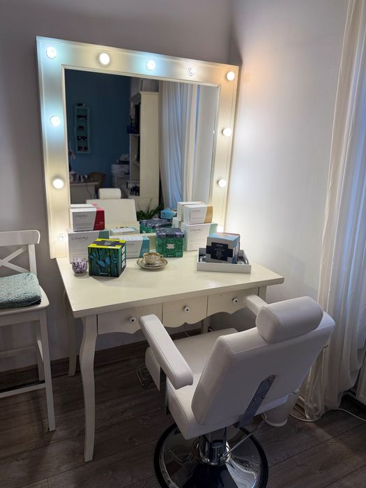 Închiriez post manichiură și post coafor/frizerie