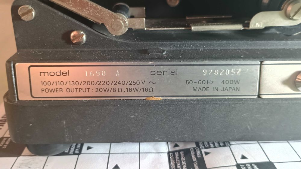 Японска 16 мм кино машина професионална с 2 филма и 2 празни ролки. Работеща.