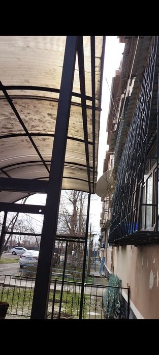 Металлический навес из лексана