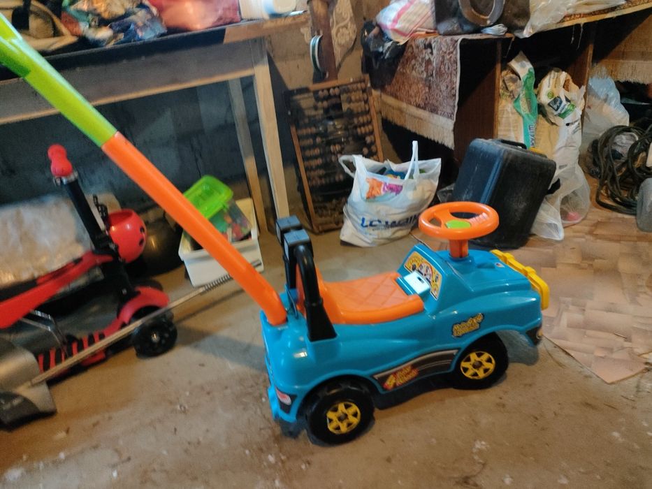 Продается детская машинка - каталка толокар
