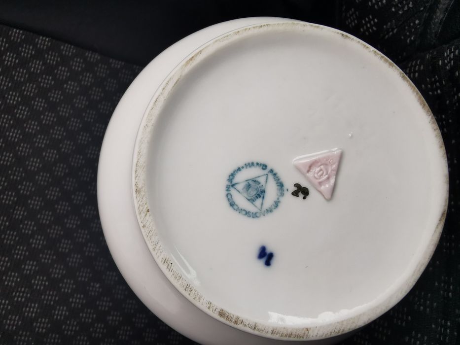 Vază porțelan Royal Dux Bohemia – pictată manual
Vază porț