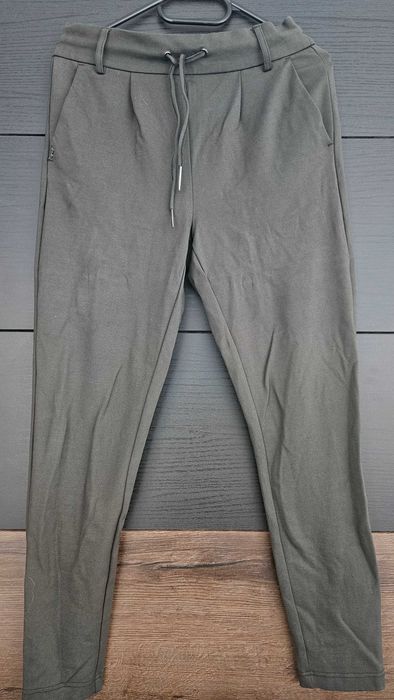 Pantaloni dama nepurtati