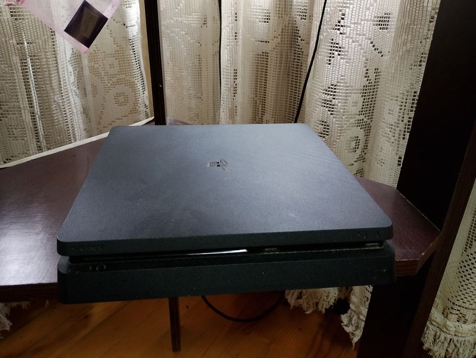 Playstation 4 Slim 1TB