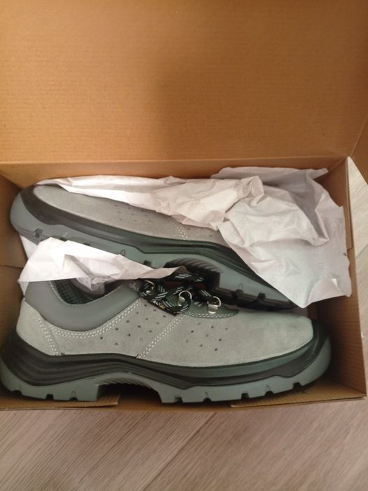 Продам спец обувь