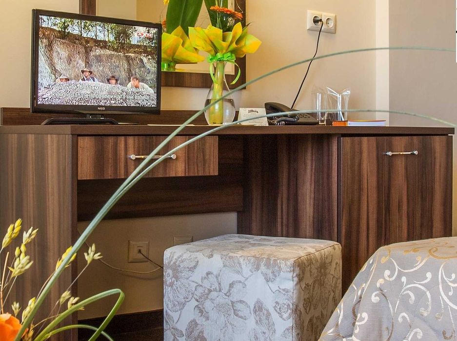 Тоалетна маса бюро