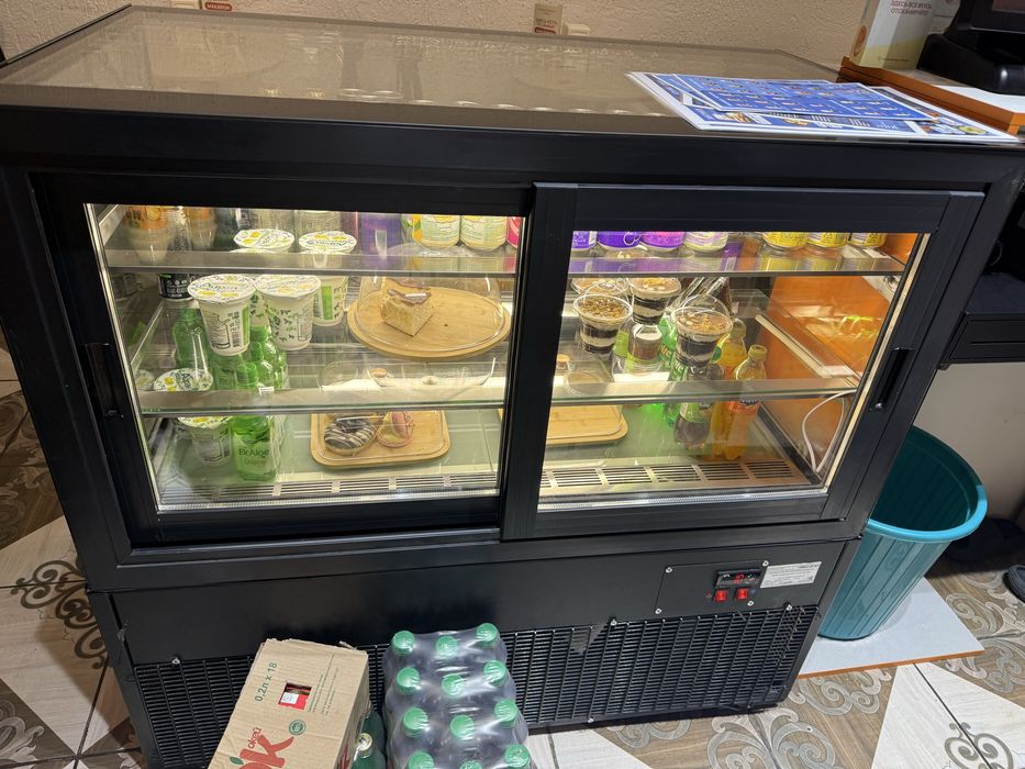 Витрина для десертов