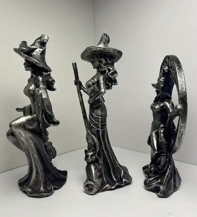 Нова фигура на вещица, Баба яга Статуетка