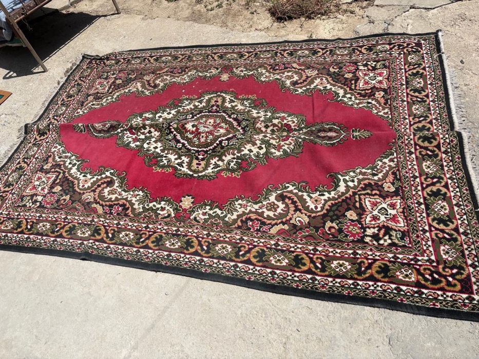 Қолданыстағы кілемдер,ескі бүтін сандықтар сатылады