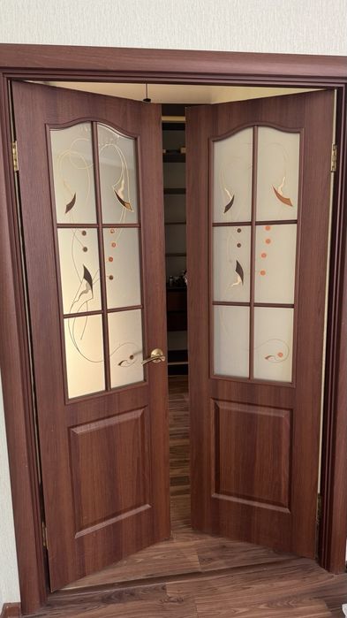 Двери межкомнатные б/у