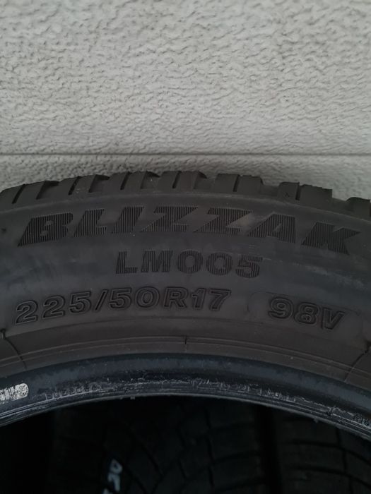 Зимни гуми 4 броя BRIDGESTONE Blizzak LM005 225 50 R17 дот 4520