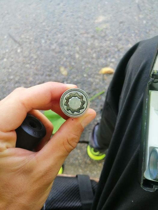 Vând antifurt golf 5  hatchback nou original
350 de lei