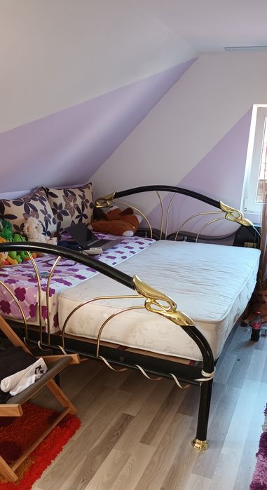 Vând pat dublu +2 saltele