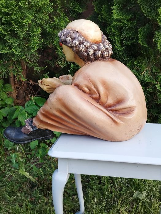 Jun Asilo,Колекционерска фигура на просещ клоун