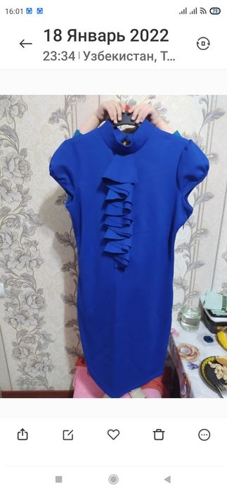 Красное платье с отделкой из сеточки с цветочками