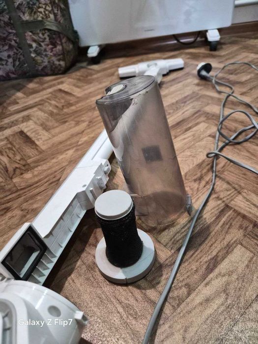 Пылесос вертикальный Xiaomi Deerma Vacuum Cleaner DX700. БУ.