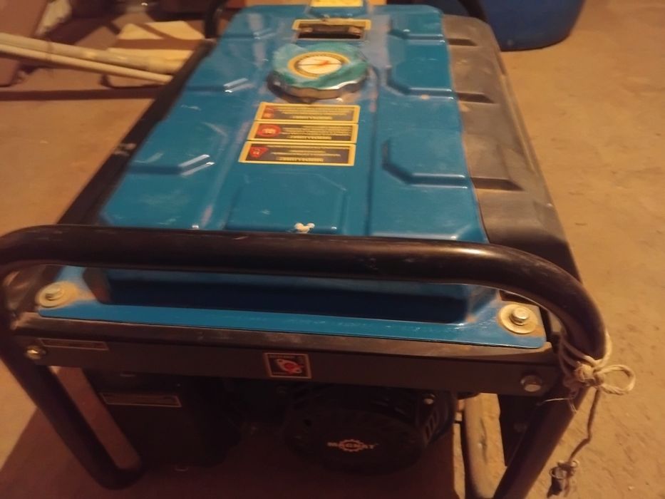 Генератор(бензиновый)