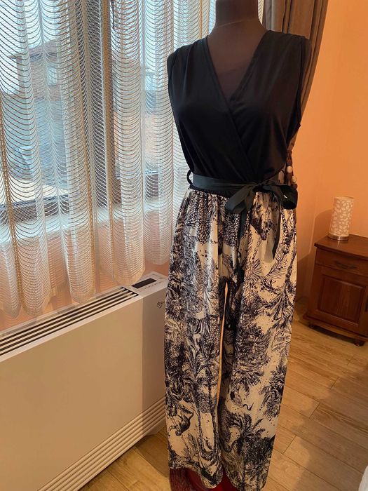 Спортно елегантен гащеризон от много лека материя