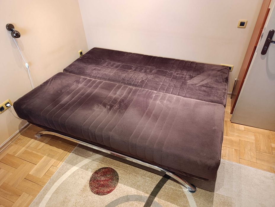 Запазен разтегаем диван