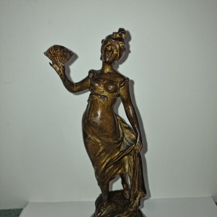 Statuetă din bronz L Eventail semnată Auguste Moreau