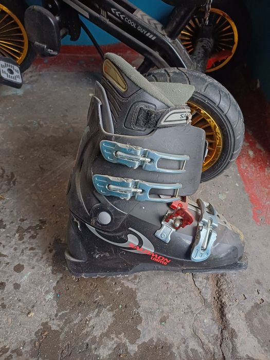 Продам лыжные ботинки