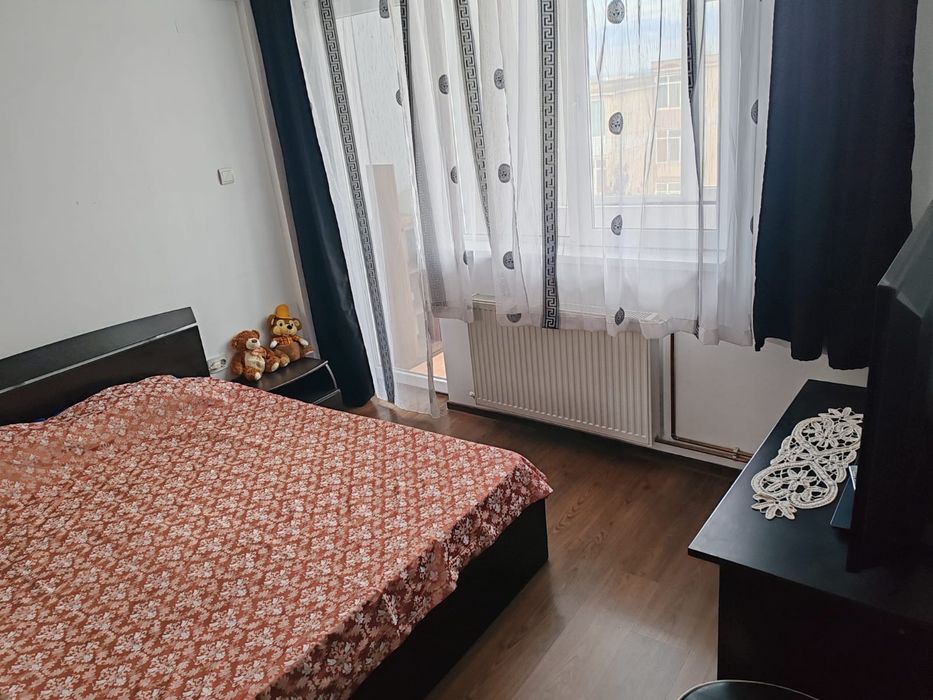 Închiriez apartament