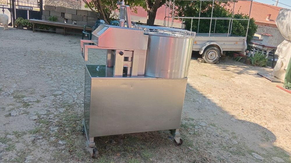 Продава се месомелачка