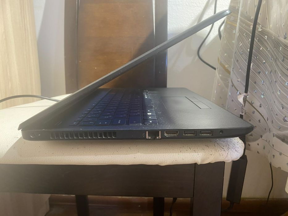 HP intel core i3-6006U/HD520 graphics