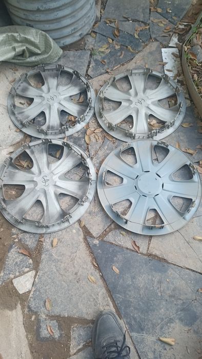 Колпаки на  Тоета 16