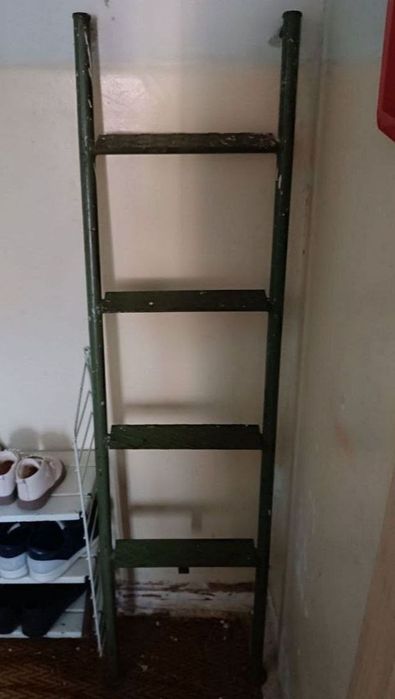 Продаётся железная лестница.