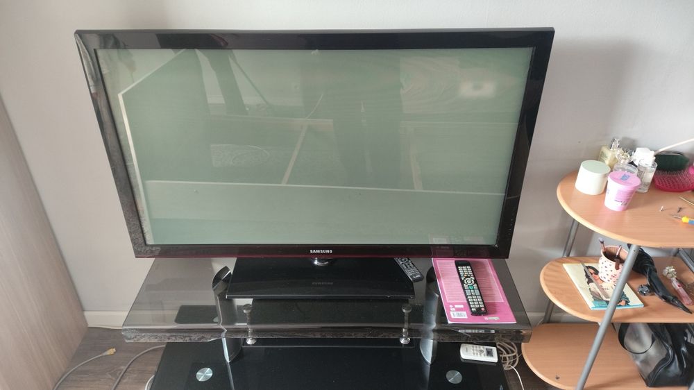 Телвизор и тумба