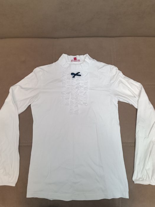 Отдам даром школьные блузки