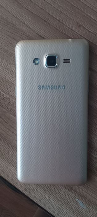 Продам телефон Самсунг j2