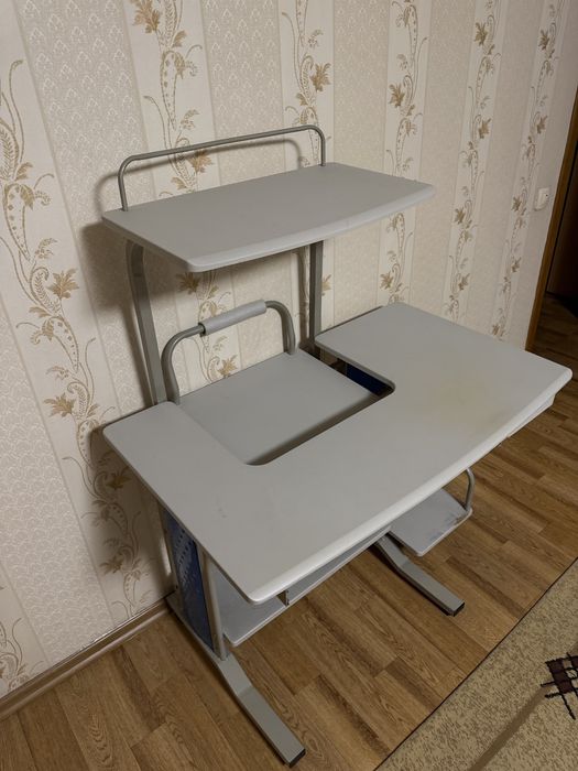 Продам компьютерный стол