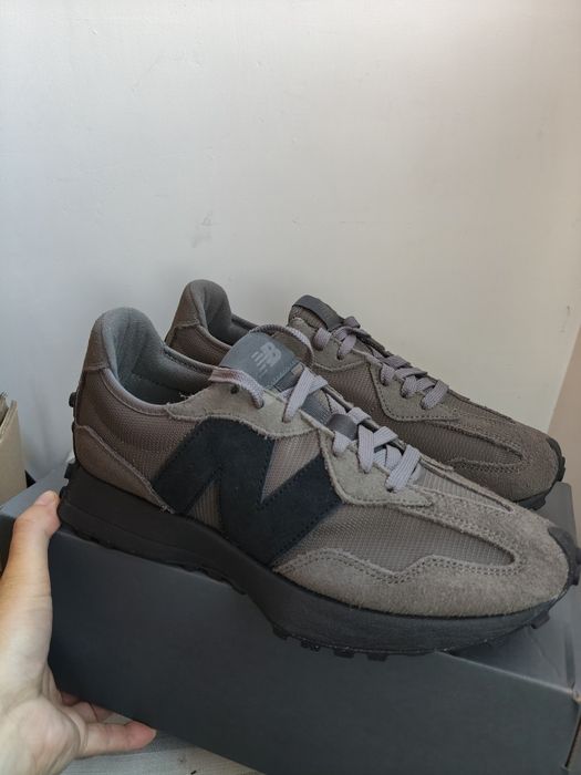New Balance 327 sneakers culoare verde military cu negru mărimea 42.5 noi originali