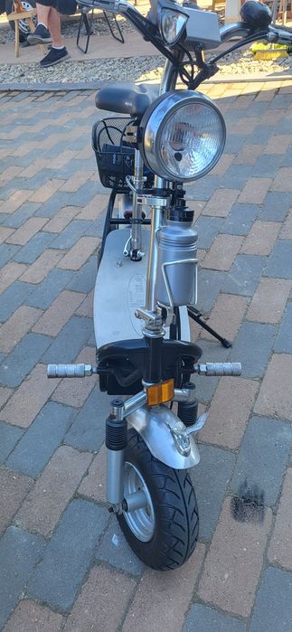Scuter electric chopper ergo.bike – cu șa, suspensie și coș