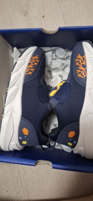 Продам кроссовки