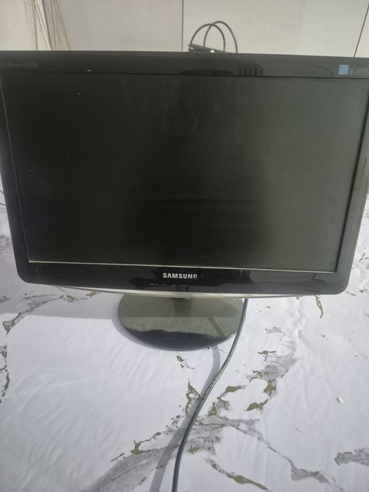 Монитор Samsung hd продаю срочно