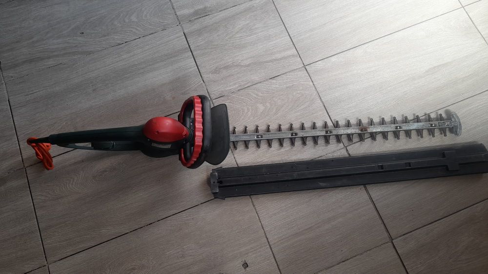 Foarfeca de tuns gard viu Metabo HS 8475 S
18 v 
Doi acumulatori