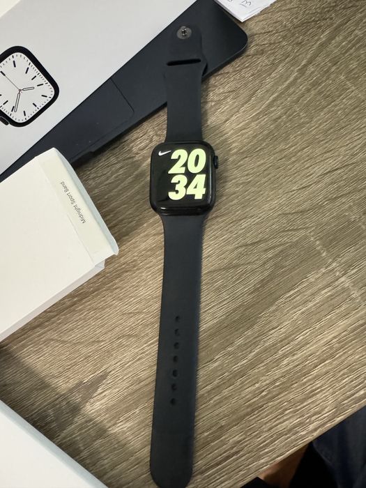 Apple Watch 7 45mm Midnight Sport band GPS
