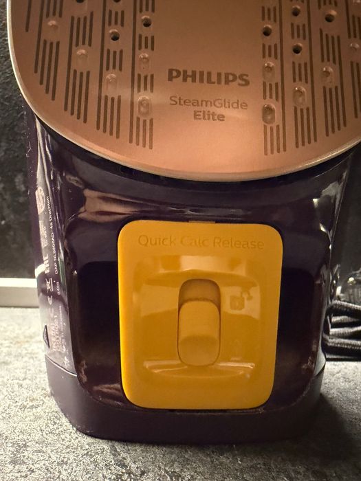 Парна ютия Philips Azur 8000 Series 3000W (DST8021) със забележка на върха