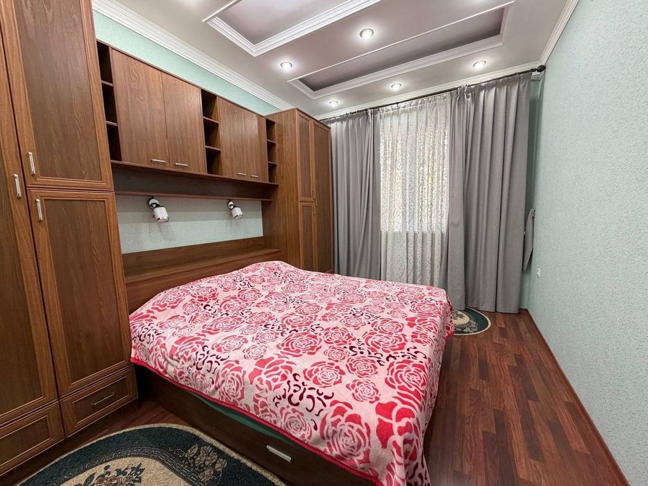 Продается 3х ком квартира, ориентир: гостиница Россия, 74м²