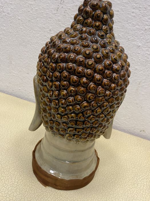 Порцеланов бюст буда