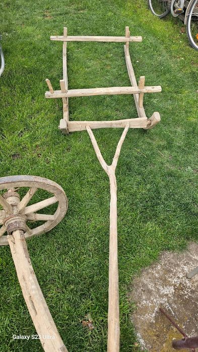 Vand lot unelte agricole vechi, țărănești - roti car, plug, jug - decor