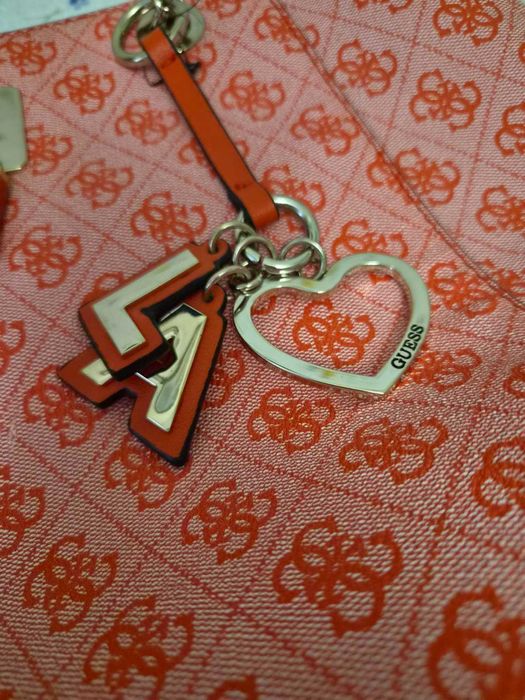 Guess  чисто нова чанта с фабрична забележка