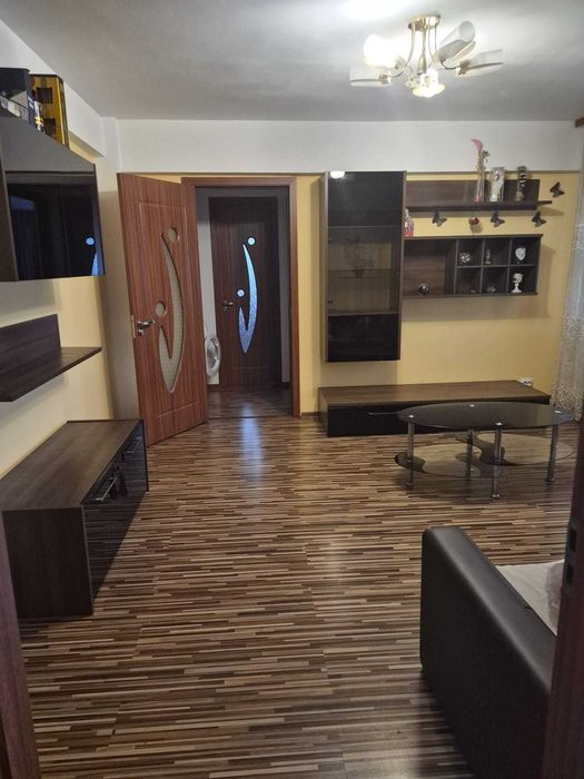 Închiriez apartament