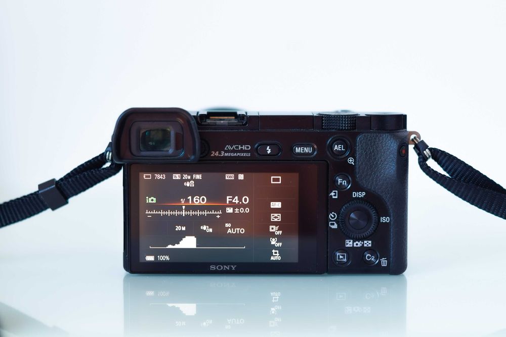 Vand/Schimb SONY a6000 kit  NOU 800 de cadre! + FullBOX cutie obiectiv